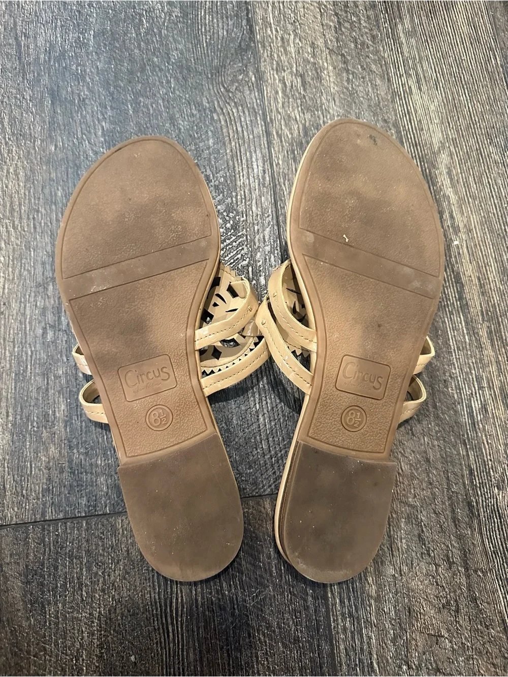 Circus by Sam Edelman Beige Patent Leather Cutout Slide Sandals